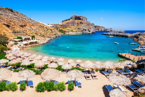 Der Psarou Beach ist beliebt bei Mykonos Urlaubern