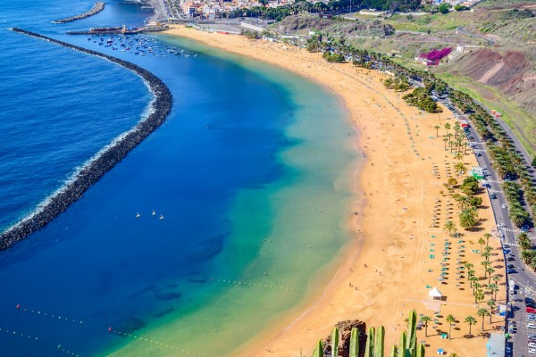Finde die besten Pauschalreiseziele für den Familienurlaub und tolle Urlaubsangebote für die Kanaren günstig bei Travioro