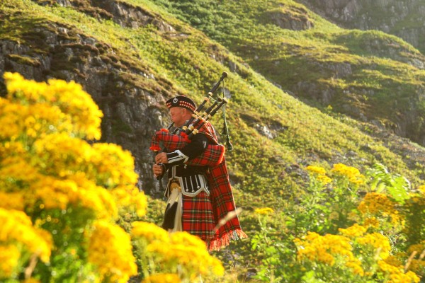Top Angebote für Frühlings Urlaub in Schottland und die besten Urlaubsziele im Frühling bei Travioro finden