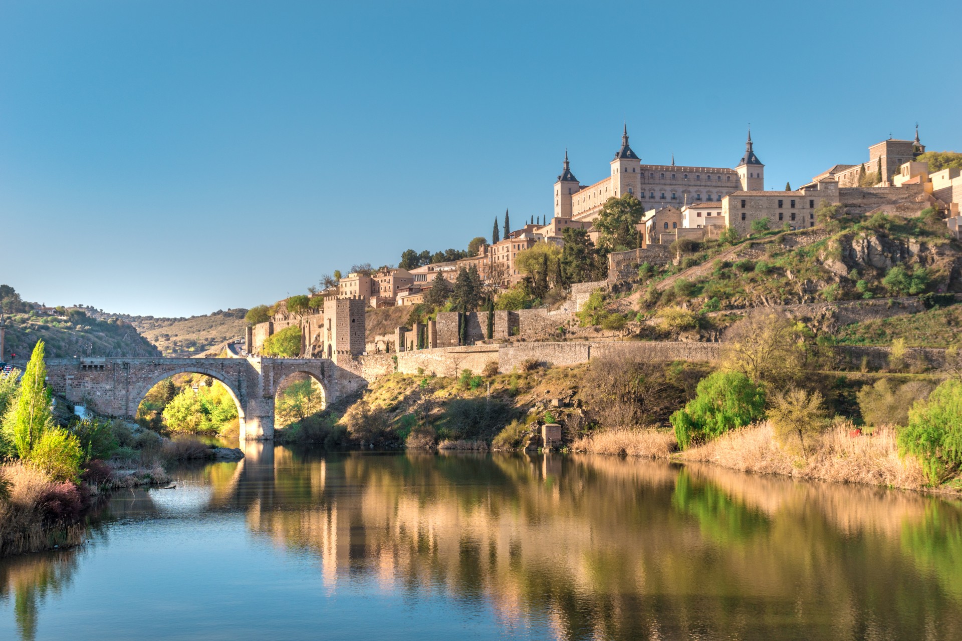 Besuche im Familienurlaub mit Kindern die schöne Stadt Toledo
