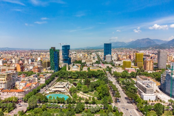 Besuche die wunderschöne Hauptstadt Tirana