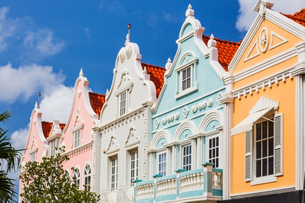 Aruba ist berühmt für seine farbenprächtige Architektur in der Hauptstadt Oranjestad