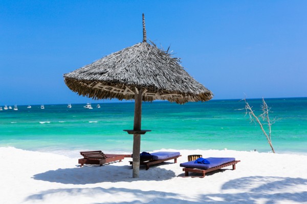 Der Watamu Beach mit seinem weißen Sand und türkisem Meer