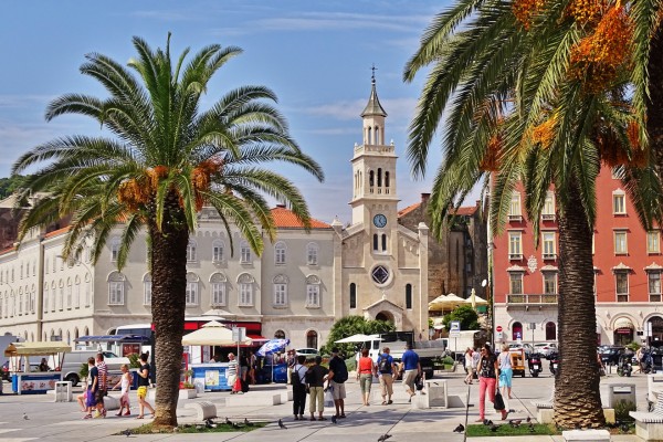 Besuche palmengesäumten Städte im Kroatien Urlaub