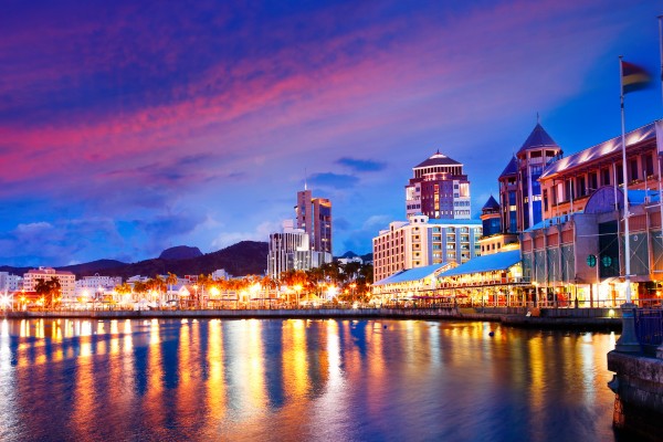 Bestaune Mauritius Hauptstadt Port Louis bei Nacht