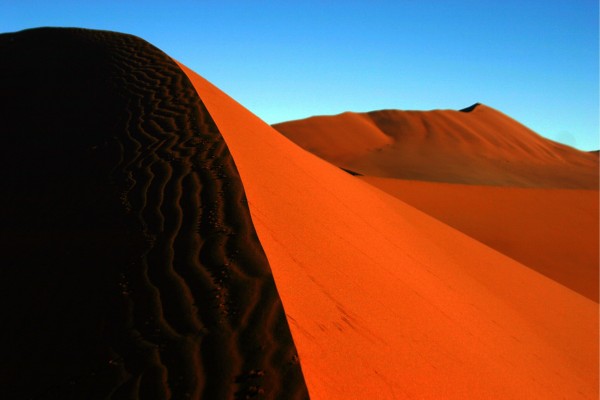 Bestaune die Dünen von Sossusvlei im Namibien Urlaub