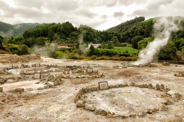 Die heißen Quellen von Furnas sind eine Top-Attraktion im Urlaub auf den Azoren