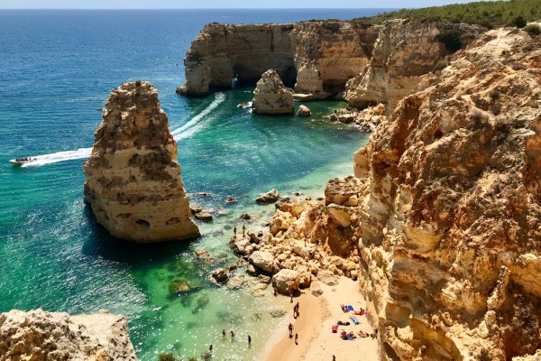 Die wunderschöne Algarve zieht viele Urlauber nach Portugal