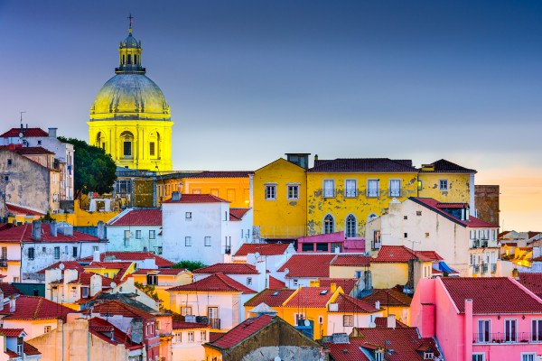 Besuche die bunte Hauptstadt Lissabon im Portugal Urlaub