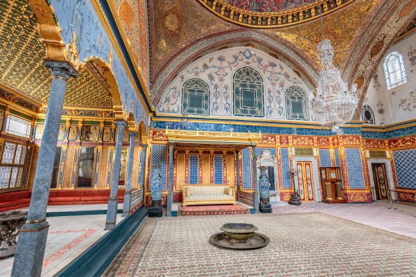 Bestaune im Türkei Urlaub kulturelle Highlights wie den Topkapi Palast