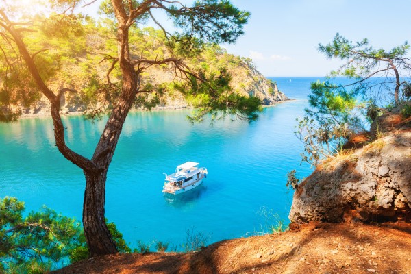Besuche die wunderschöne Küste Kemers und lass die Seele im Türkei Urlaub baumeln