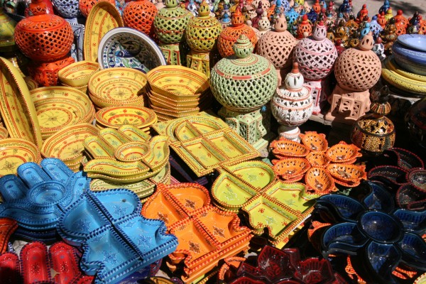 Erkunde auf deiner Djerba Reise tolle Souks und Basare mit handgefertigter Keramik
